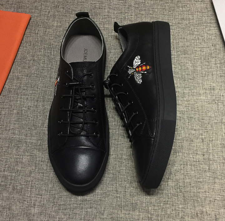 Bee Embroidery Casual Sneakers for Men