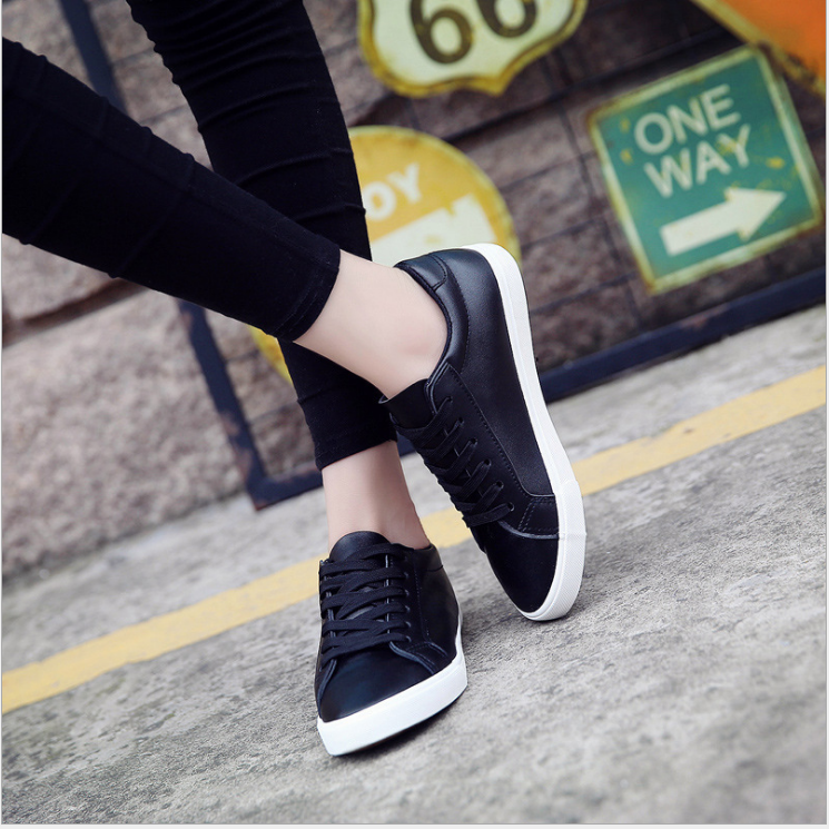 Flat Sneakers B&W